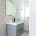 24 - & Access Apartament *