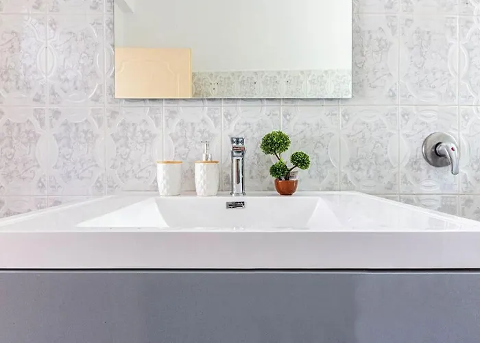 24 - & Access Himara